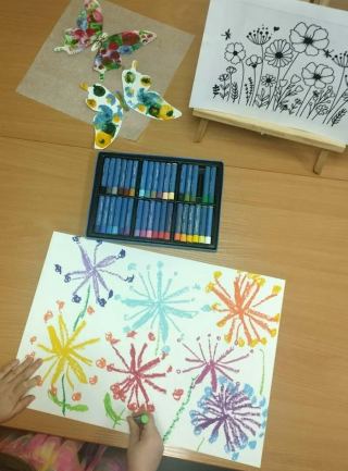 Работа ученика: художник за чтением